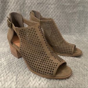 Jessica Simpson 6.5 block heel shoes!